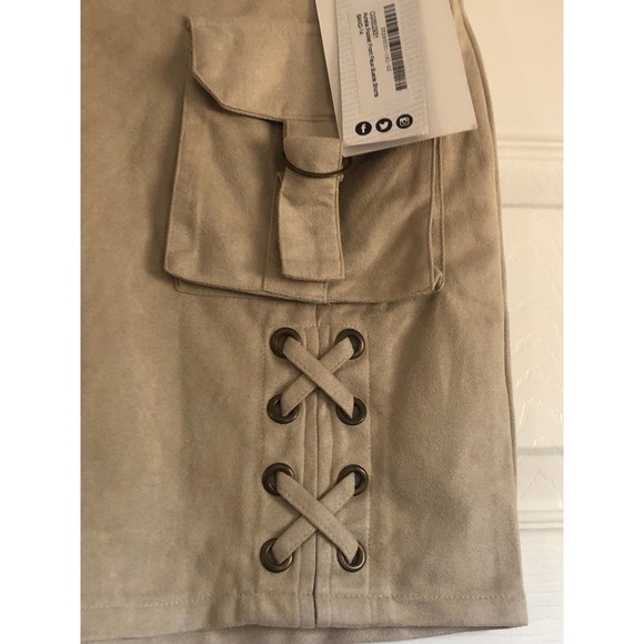 AURELLA Pocket Faux Suede Shorts in Sand Size 4 #D228653116122 - Picture 4 of 6